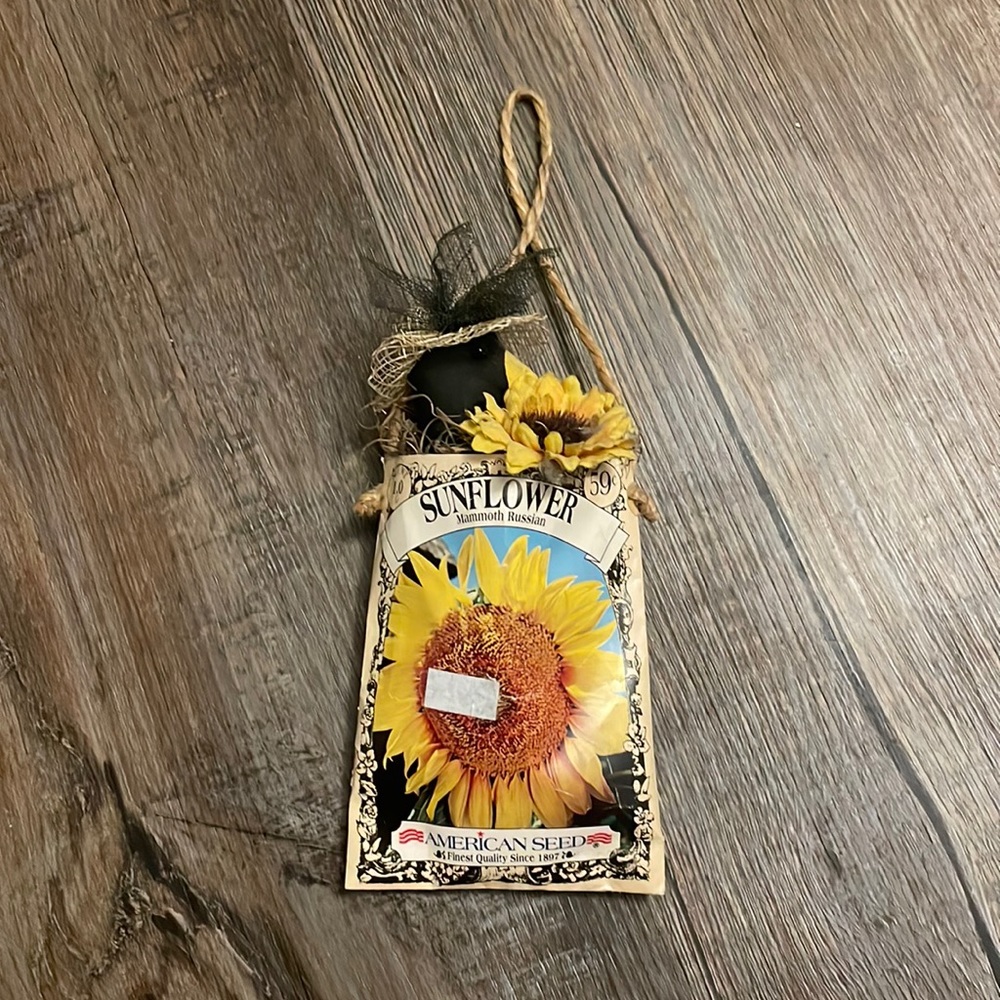 🌻 Vintage Seed Packet with Crow Figurine – Charming Collectible